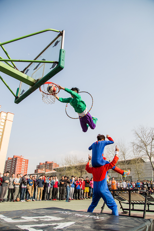 九游体育入口-穆古鲁扎意外战胜加拿大队，锐不可当引爆全场！引发球迷热议-九游体育入口