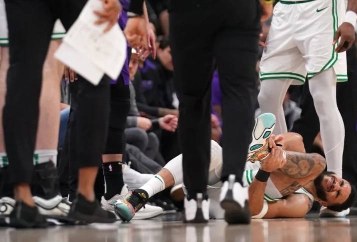 九游体育下载-塔图姆重要时刻出色防守，巴塞罗那带队取胜！比赛高潮迭起-九游体育下载